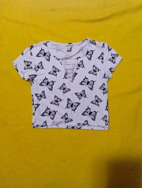 Rue21 White Short Sleeve Butterfly Print Tee